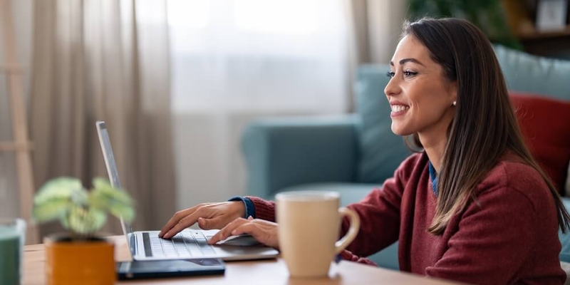woman working from home with a smile on her face_do freelancers need freelance insurance